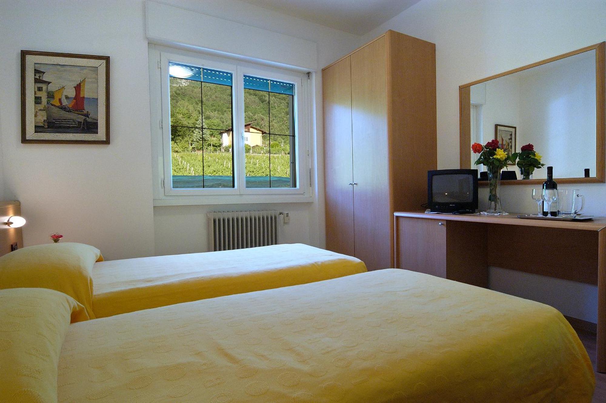 Hotel Karinhall เตรนโต ภายนอก รูปภาพ