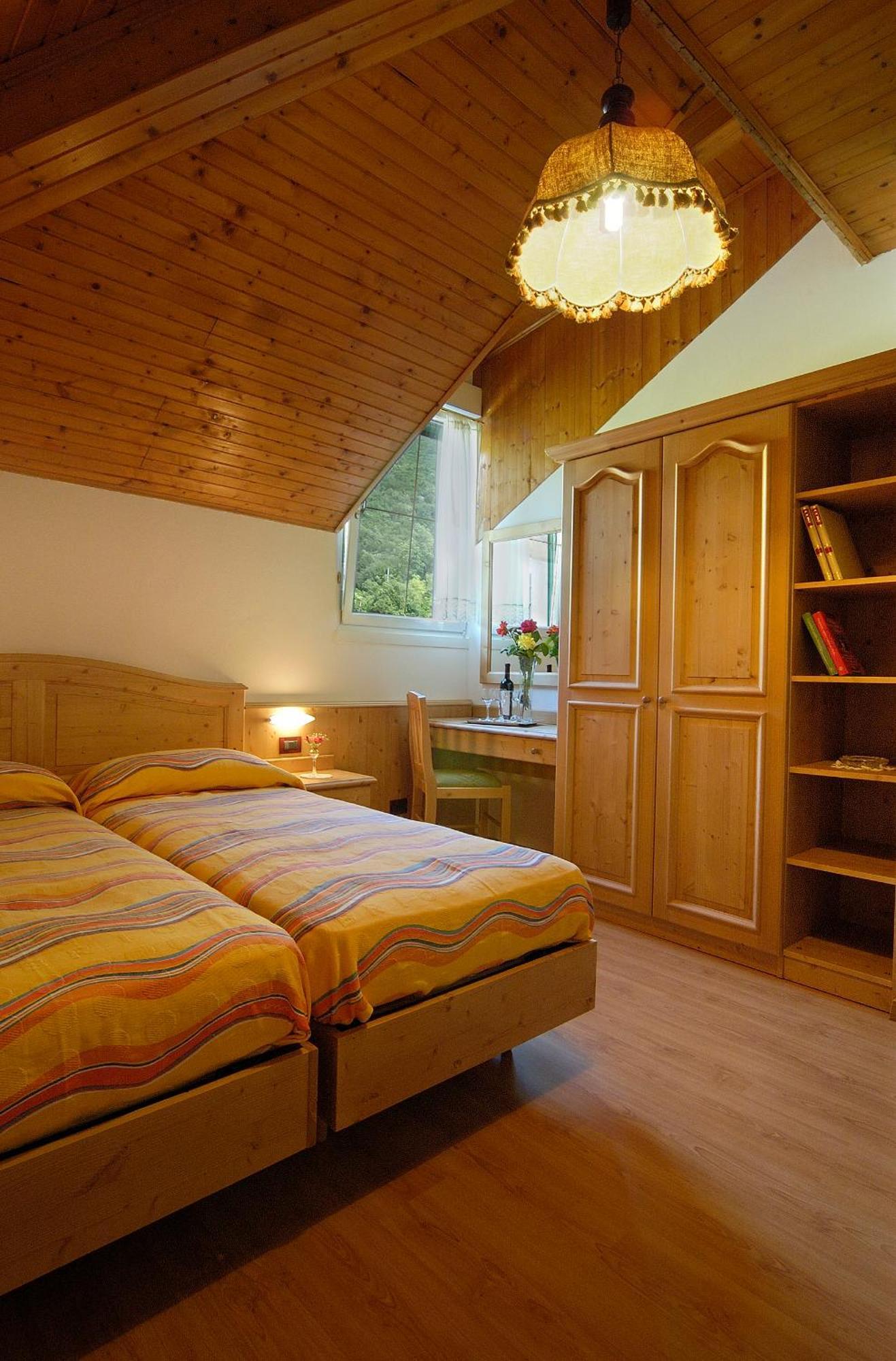 Hotel Karinhall เตรนโต ภายนอก รูปภาพ