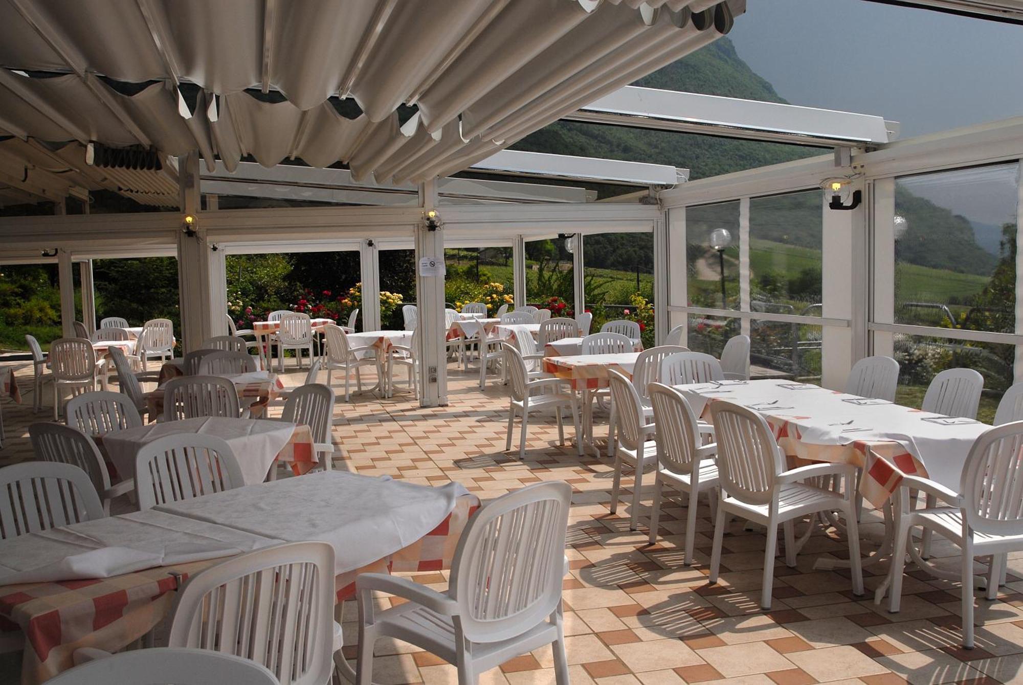 Hotel Karinhall เตรนโต ภายนอก รูปภาพ