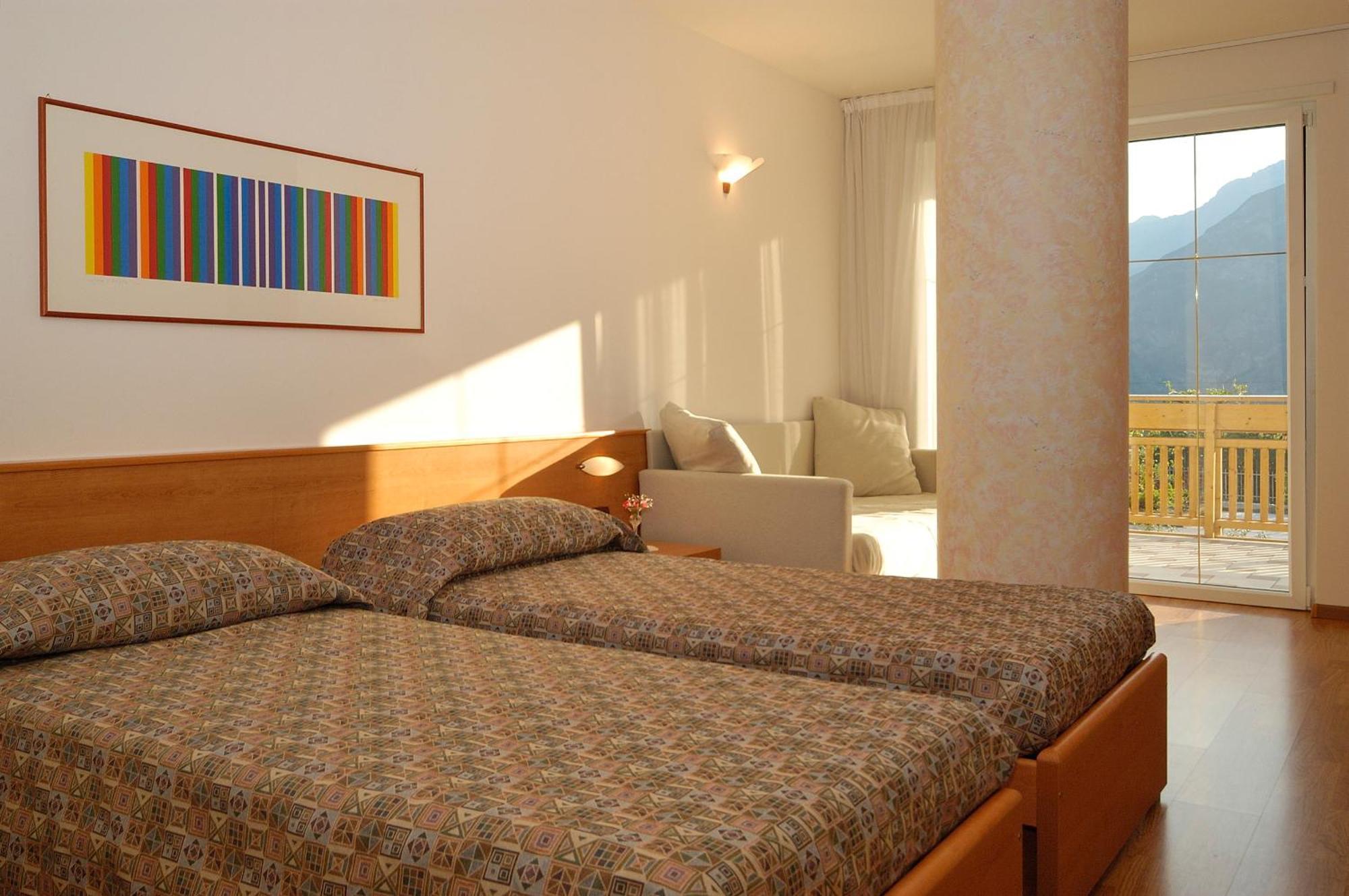 Hotel Karinhall เตรนโต ภายนอก รูปภาพ